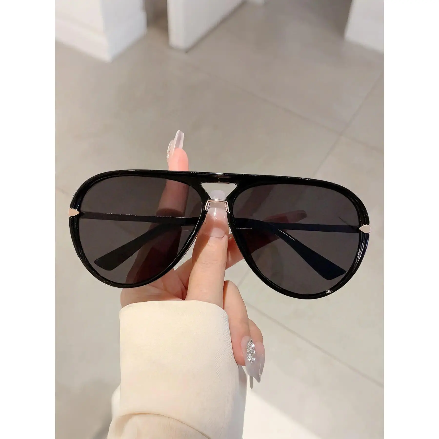 Ombre Lens Aviator Sunnies sunglasses Women main image 4