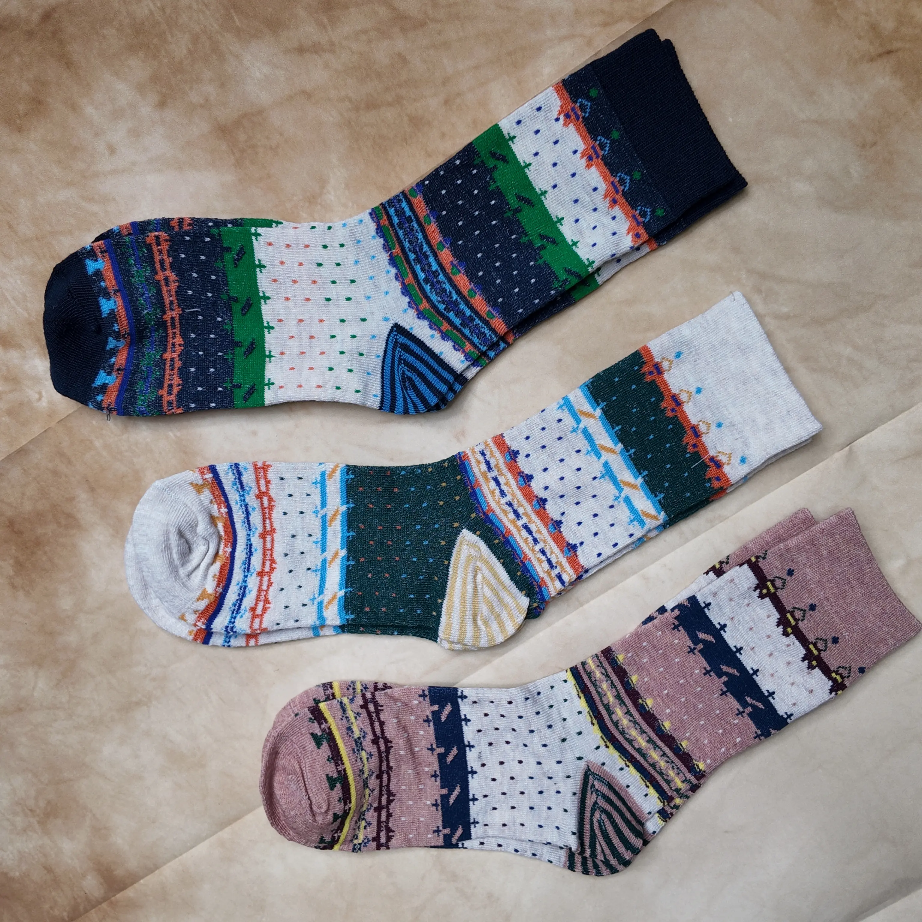 Retro Nordic Fair Isle Knit Crew Socks, Women's Colorful Geometric Pattern Winter Socks for Daily Wear
