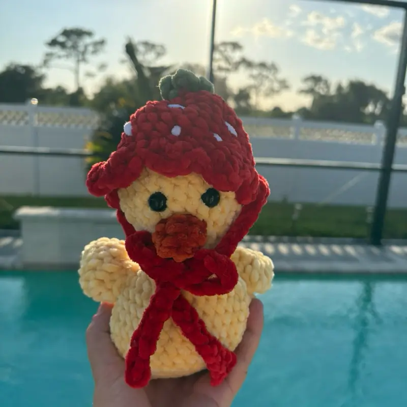 Handmade Crocheted Fabric Strawberry-Duck Plush Toy, Cute Stuffed Animal Collectible for Kids Gifts