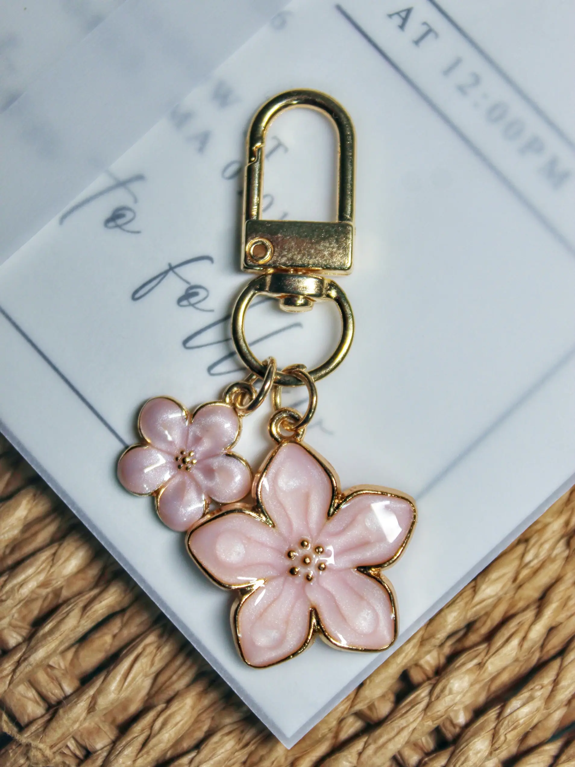 Women's Floral Pattern Keychain, Cute Holiday Accessory, Colorful Bag Charm for Bags,Perfect Birthday Gift, Zinc Alloy, Flower Keychain
