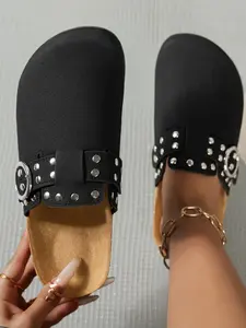 Women's Fashion Stylish Punk Clogs Casual Comfortable Pure Color Rivet Slip-On Mule Slippers, PU Material, Random Print, Home Indoor Shoes, Flat Mules