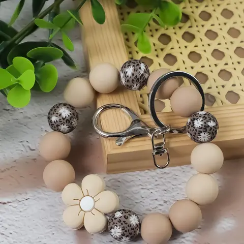 Daisy Silicone Bead Bracelet Keychain Set, Keychain Wristlet Strap, Key Accessories, Floral Pattern Keychain, Sweet Flower Print Accessory for Women, Perfect Gift for Friends and Backpack Charm, Keychain for Bags, Cute Keychain