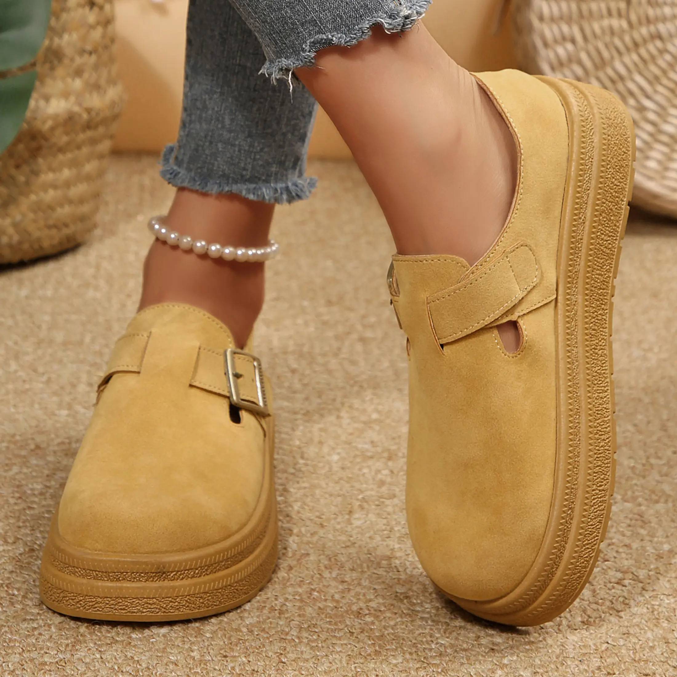 Women’s Trendy Faux Suede Platform Clogs Comfort Slip On Shoes Chunky Mules Adjustable Buckle Potato Casual Slippers for Fashion Forward Daily Outdoor Indoor Vacation Wear