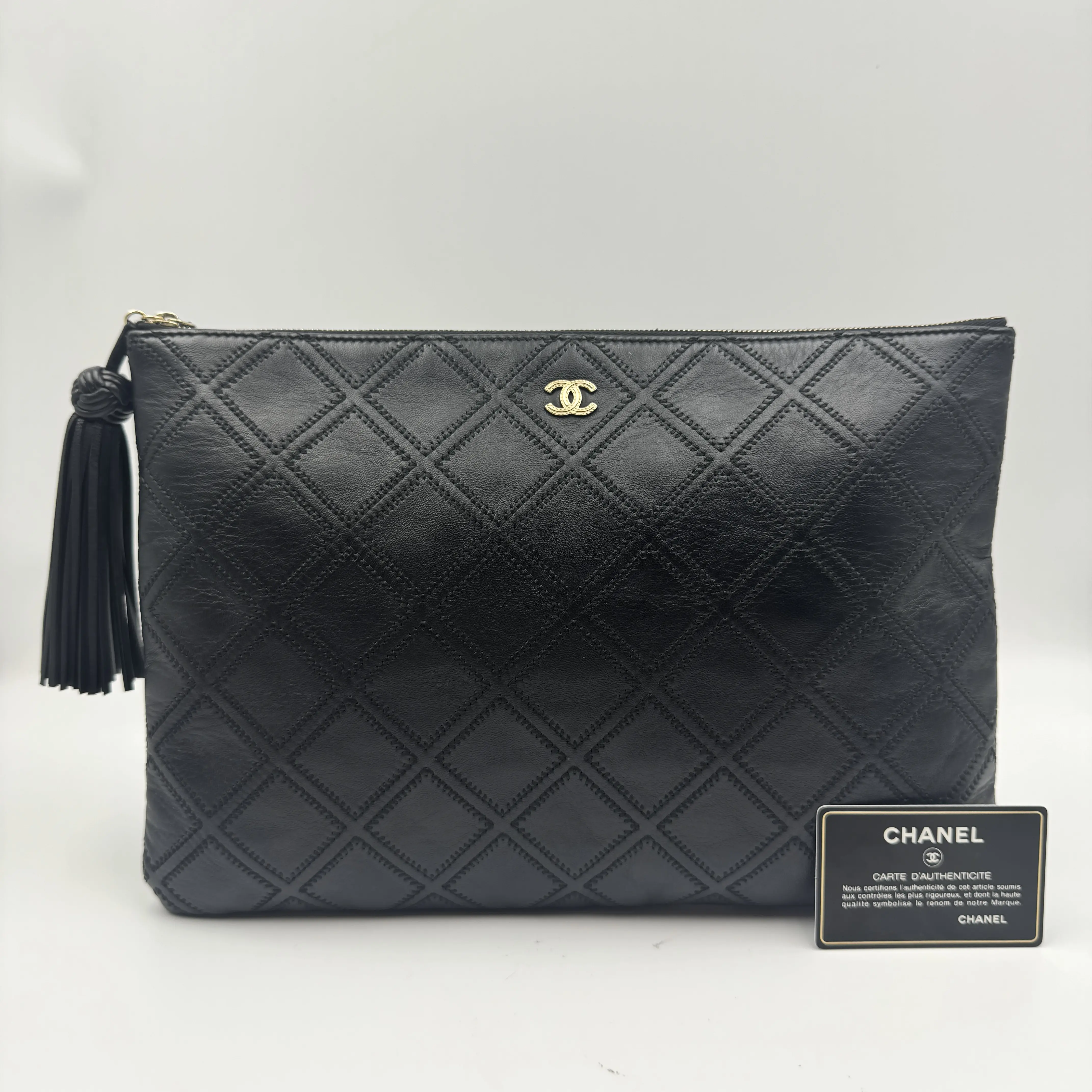 Pre-owned CHANEL Black Lambskin Diamond Quilted Tassel Zip Clutch24103085