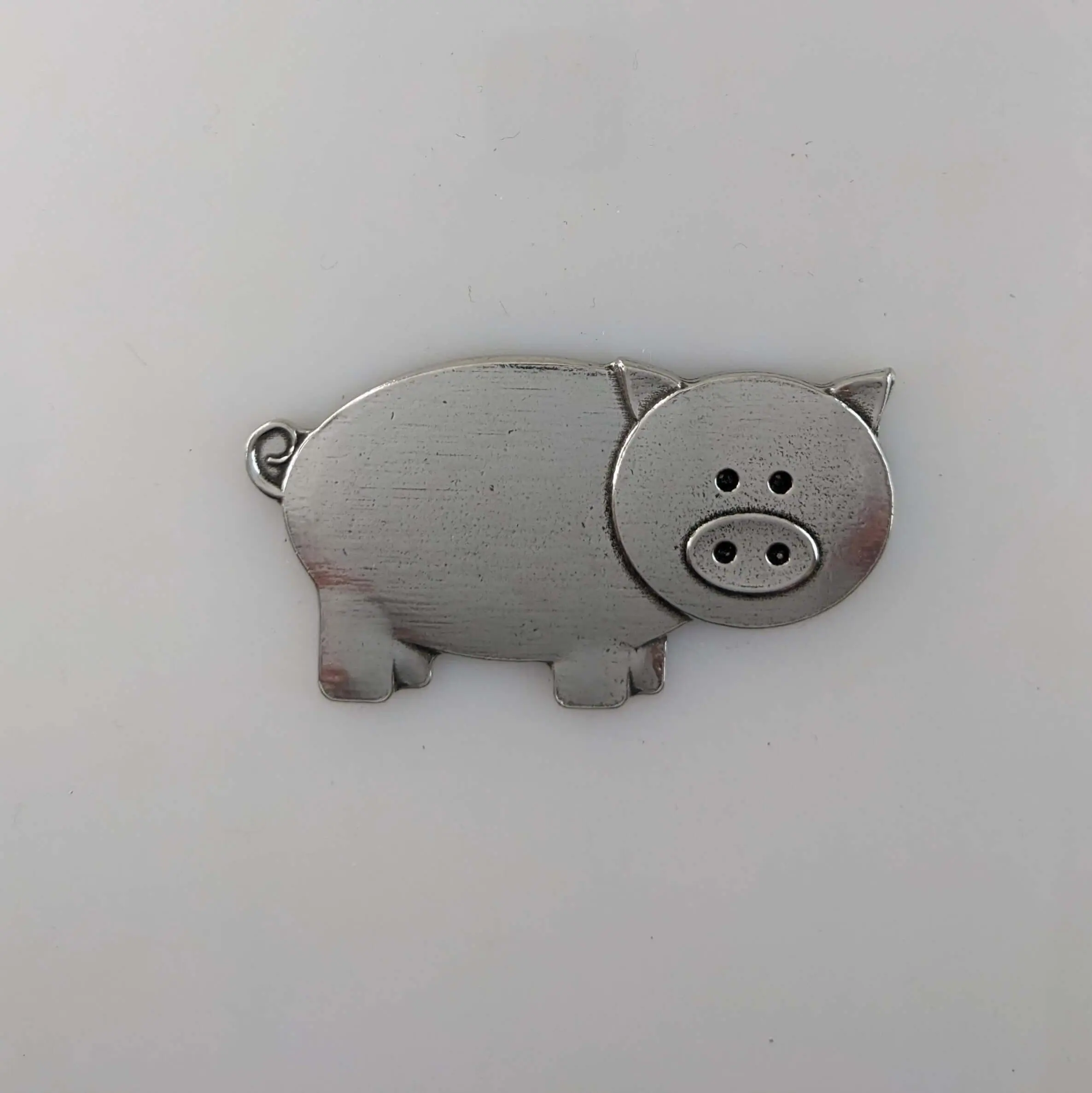 Peaches the Pig, Pewter magnet
