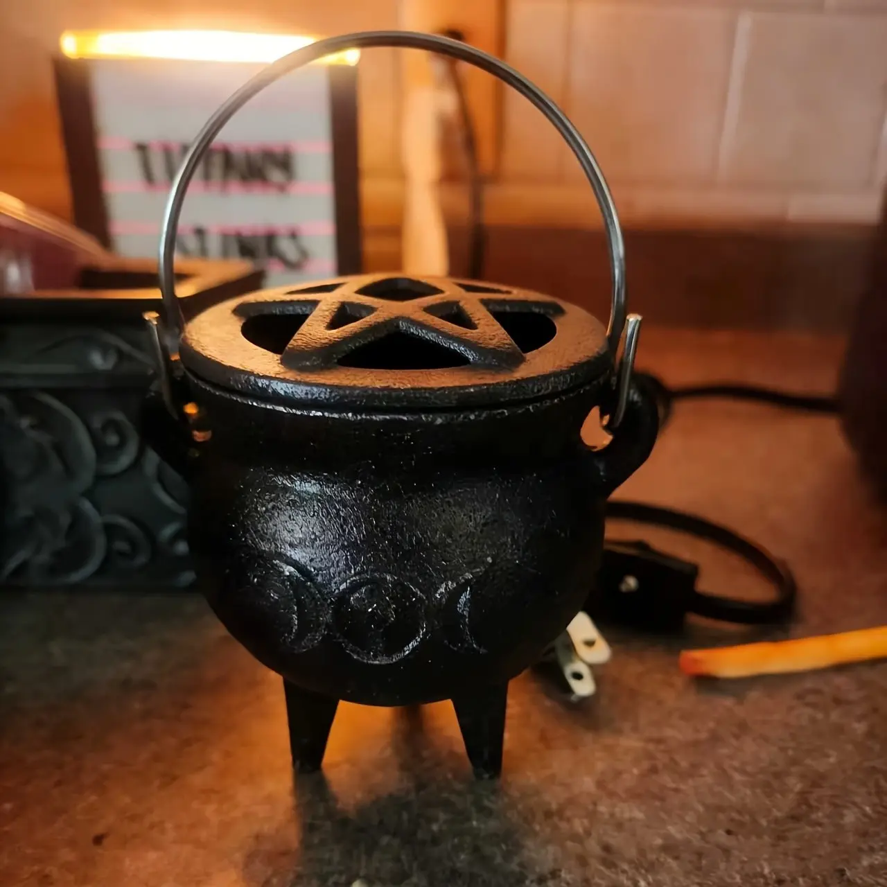 Cast Iron Cauldron with Pentagram Lid, Gothic Style Home Decor, Ritual Spiritual Incense Burner, Wiccan Spell Kit, Small Herb Resin Burner