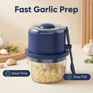 A  Electric Blender with Stainless Steel Bladipes for Automatic Chopping, Available in Multle Colors. This Compact Kitchen Tool Is Perfect for Smoothies And Dough Preparation, Featuring a Durable Plastic Body