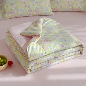 1 pc of small floral print summer quilt, super soft and skin-friendly air-conditioned quilt, suitable for use in all seasons, bedrooms, and living rooms