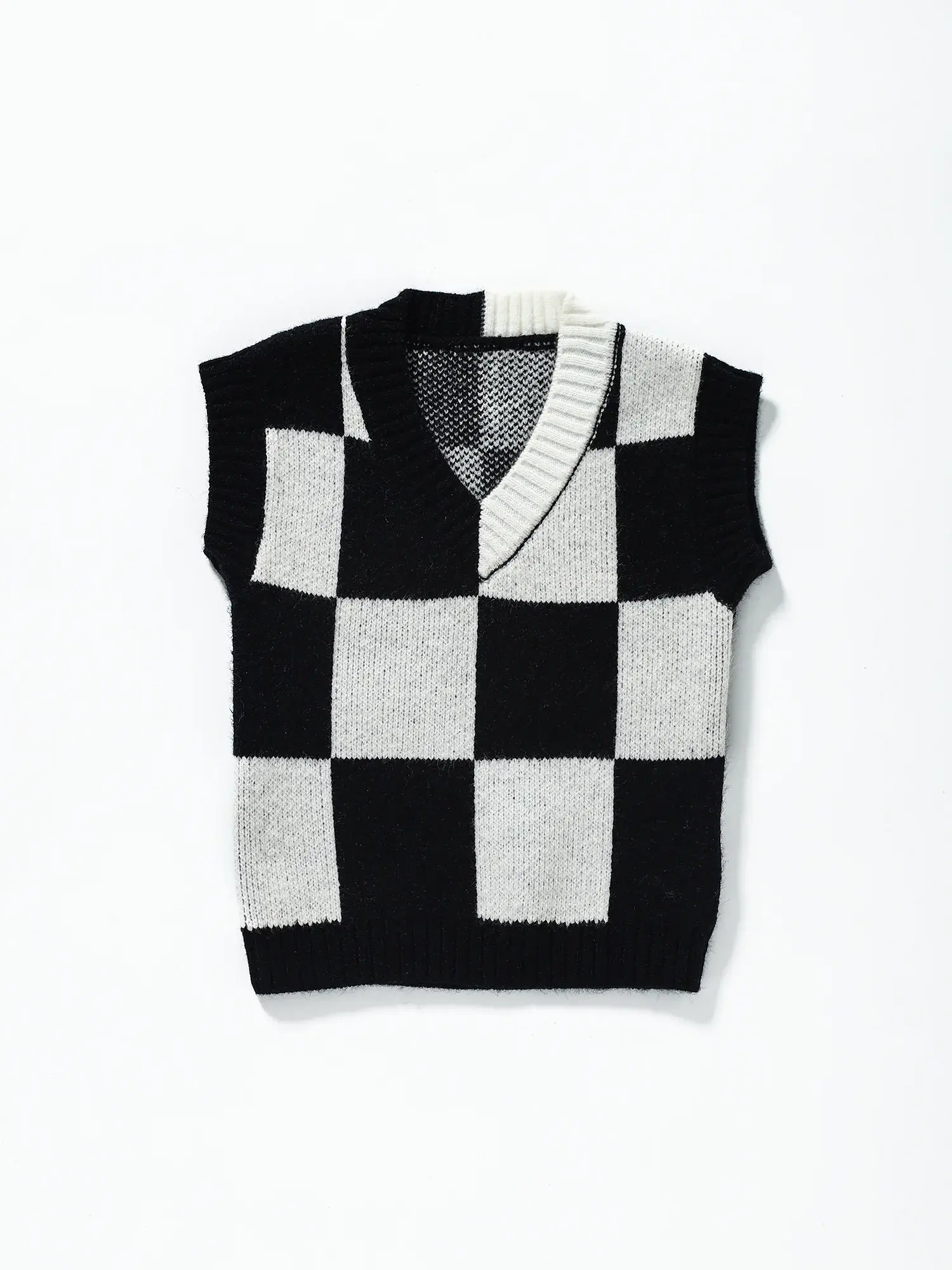 Girls' Plaid Vest in Black and White, High-Quality Sleeveless Button-Down Top, Cute and Comfortable Outerwear for Trendy Fall Outfits