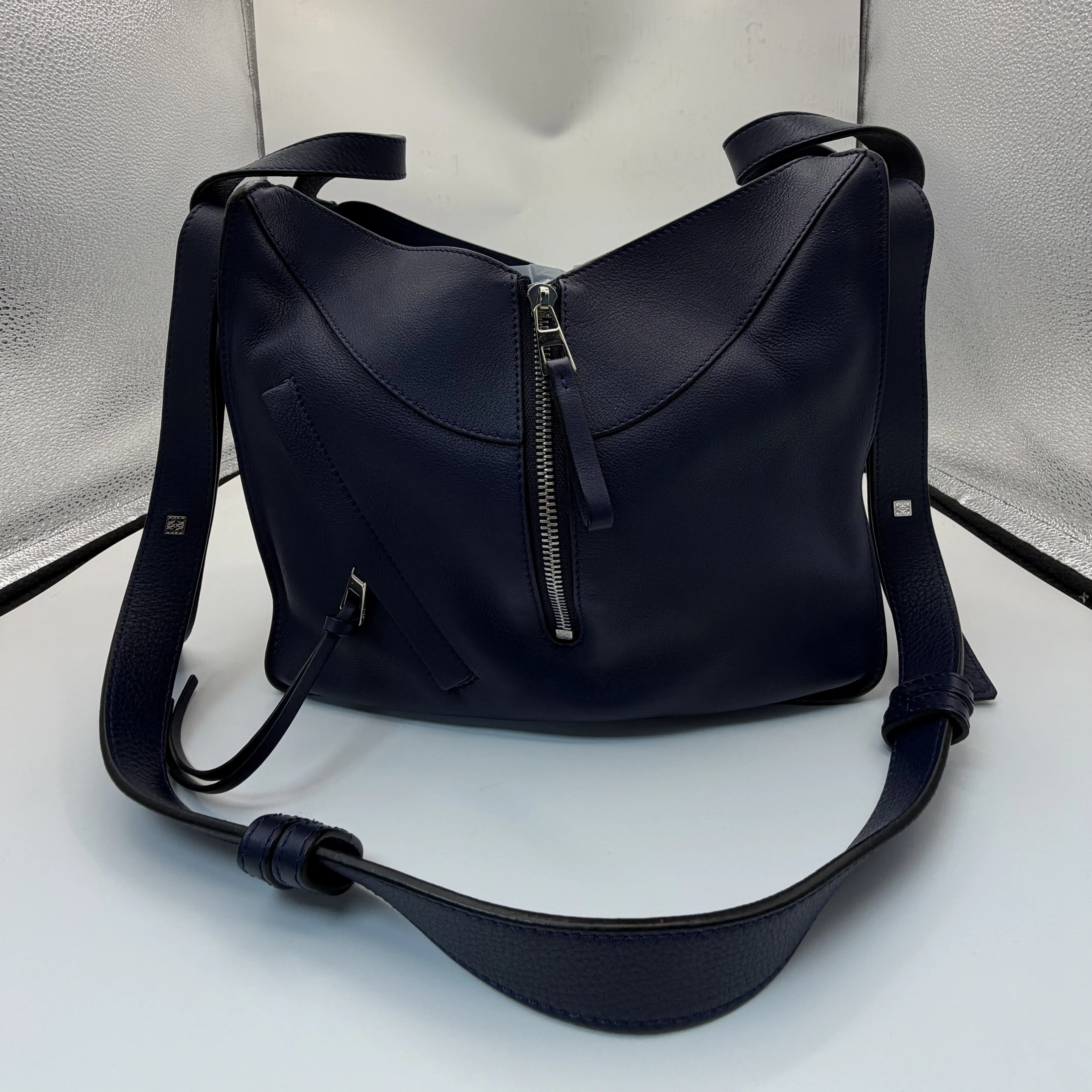 Pre-owned Loewe Hammock bag in navy blue grained leather