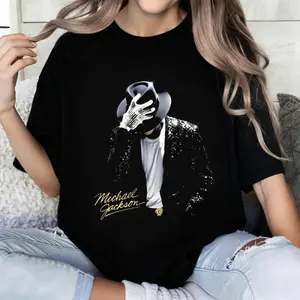100% Cotton Casual Fashion T-Shirt Michael Jackson Iconic Pose With Signature & Sparkling Jacket Design Perfect For Music Lovers Pop Culture Fans Ideal Gift For Friends Family Or Yourself During Spring Summer Seasons Menswear Top
