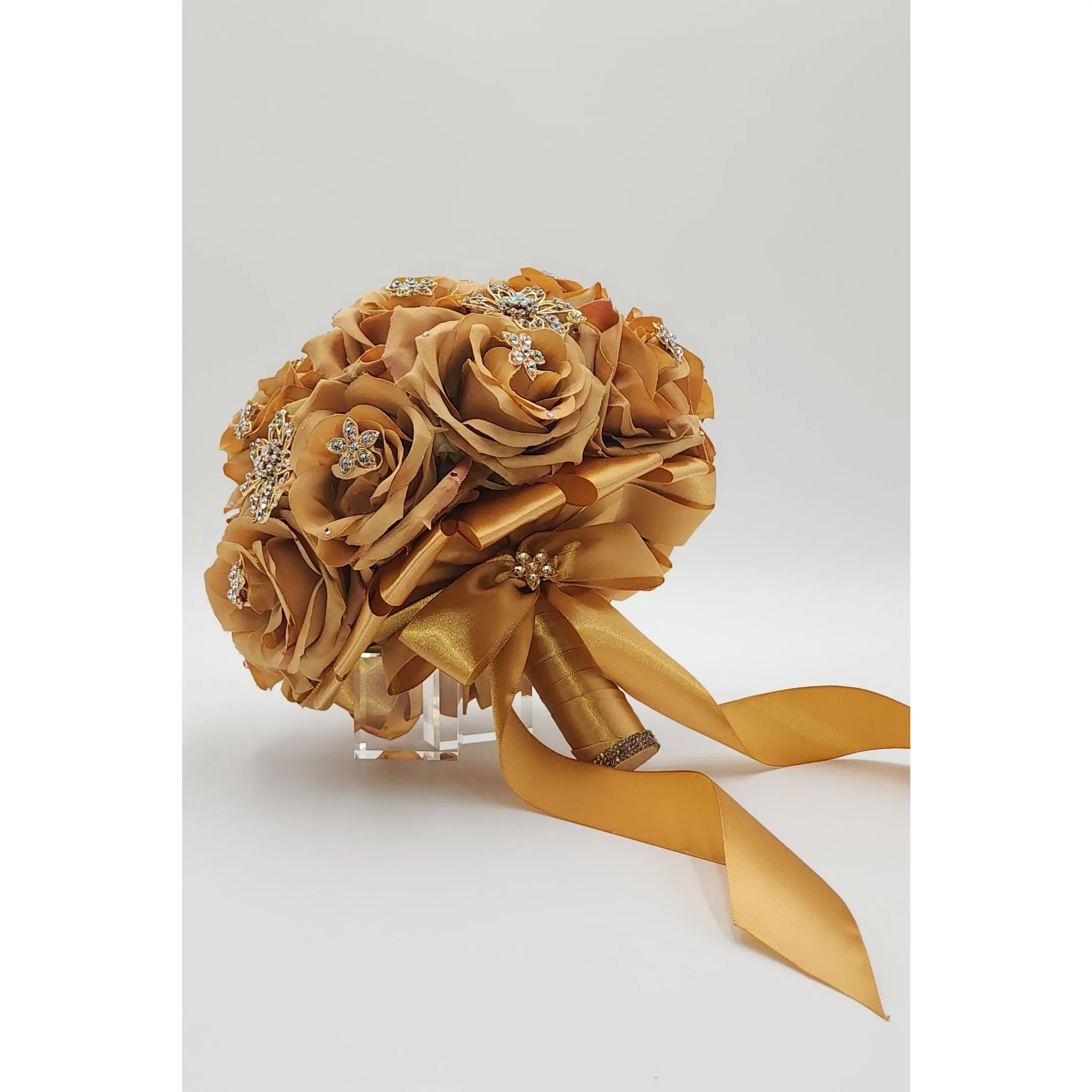 Luxury Gold Rose Quinceañera Bouquet | Handmade Bouquet