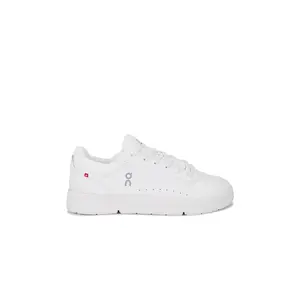 On The Roger Advantage Sneakers in White