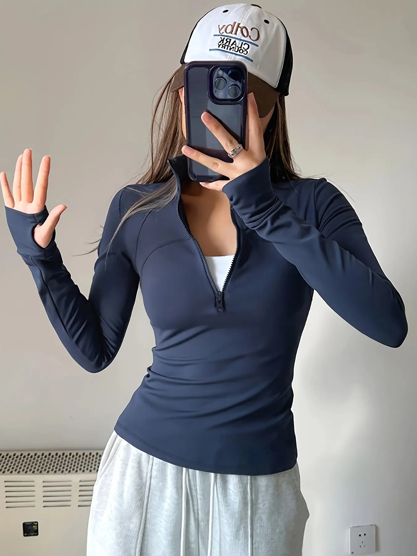 Women's Stand Collar Half-Zip Sporty Athletic Style Sweatshirt, All-Day Comfort Design, Long Sleeve with Thumb Holes, Fall Fashion, Ideal for Sports and Fitness, Athletic Top, Fitness Clothes Tops, Fall Winter Sportswear