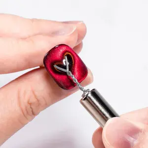 Heart Shaped Cat Eye Nail Magnetic Stick, Professional Magnet with Iron Wire Creating for Cat Eye Magnetic Gel Polish, Suitable for Home Salon Nail Art