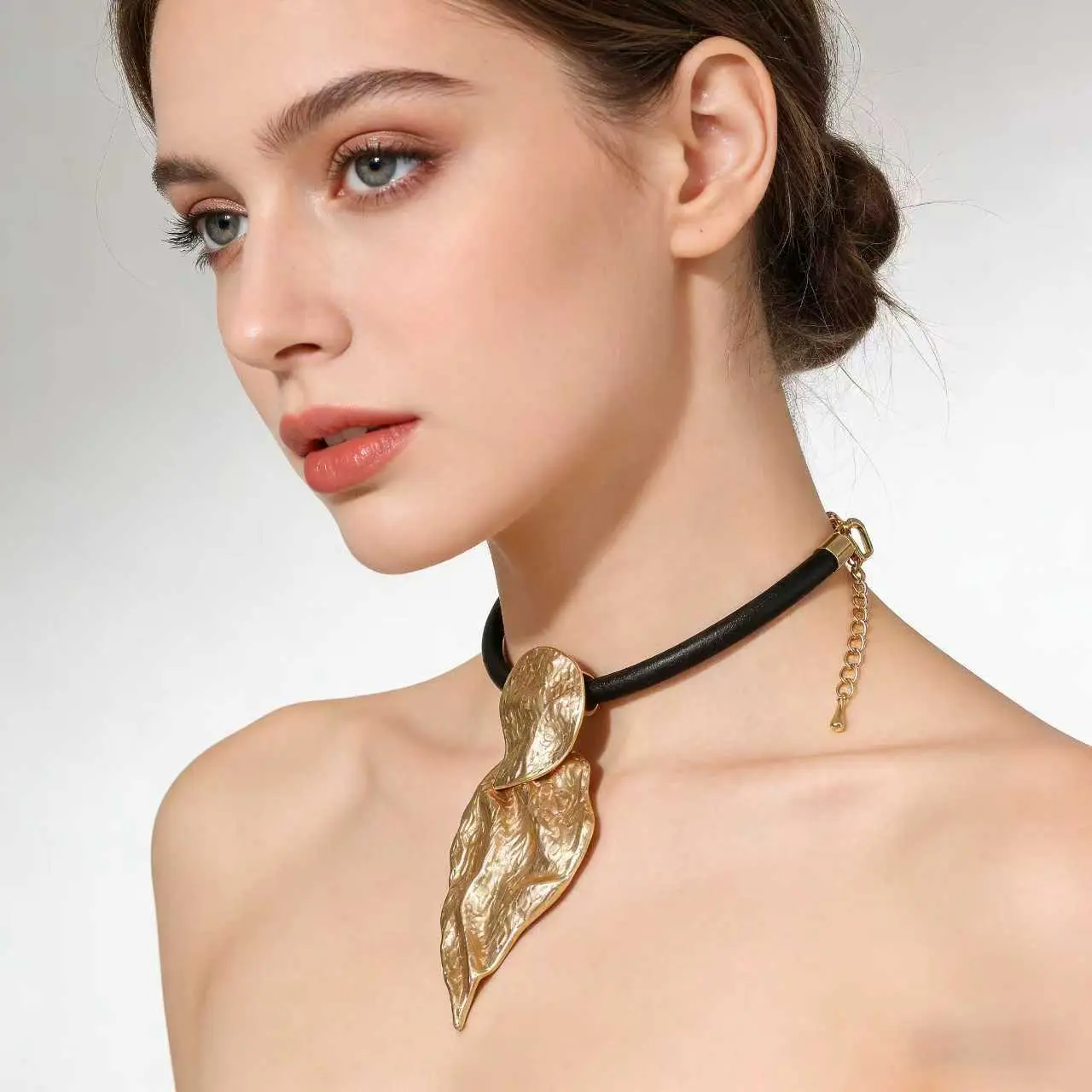 Luxurious Personalized Leather Choker Necklaces with Gold Leaf-Shape Irregular Pendant, Metal Coating, Newly Designed Exclusive Non-Natural Crystal Jewelry for European Market, Elegant Chain & Link