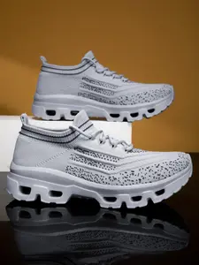 Men's Slip-On High Elastic Flyknit Sneakers, Breathable Mesh Thick Sole, Lightweight Leather Patch Running Shoes, Fashion Student Sports Shoes