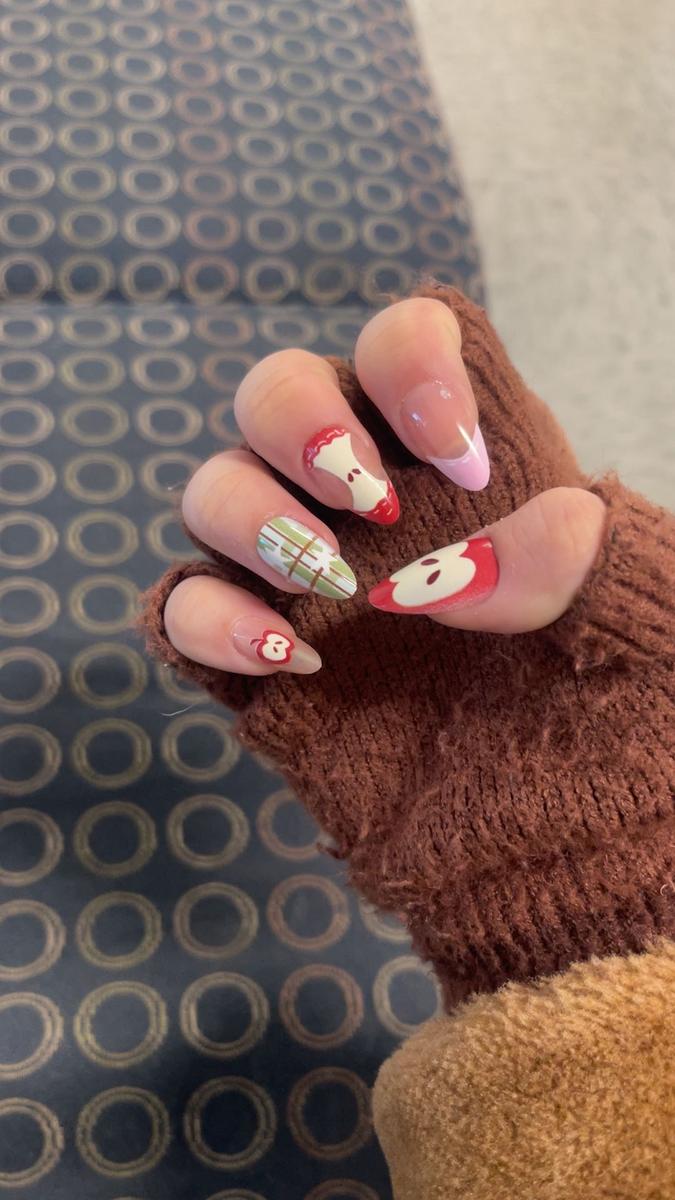 Item: 30PCS, Red Pink Apple Star