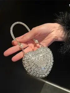 Luxury Small Bling Heart Shape Diamond Evening Clutch Rhinestones Purse Ladies Fashion Bag Designer for Women Chain Shoulder Bag Elegant Stylish Purse