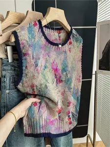 Women's spring/summer loose-fit round-neck sleeveless knitted top, Sleeveless clothing, back-to-school casual, features contrast dark blue trim and leafy gradient print, ideal for outdoor wear, layer with vest or solo