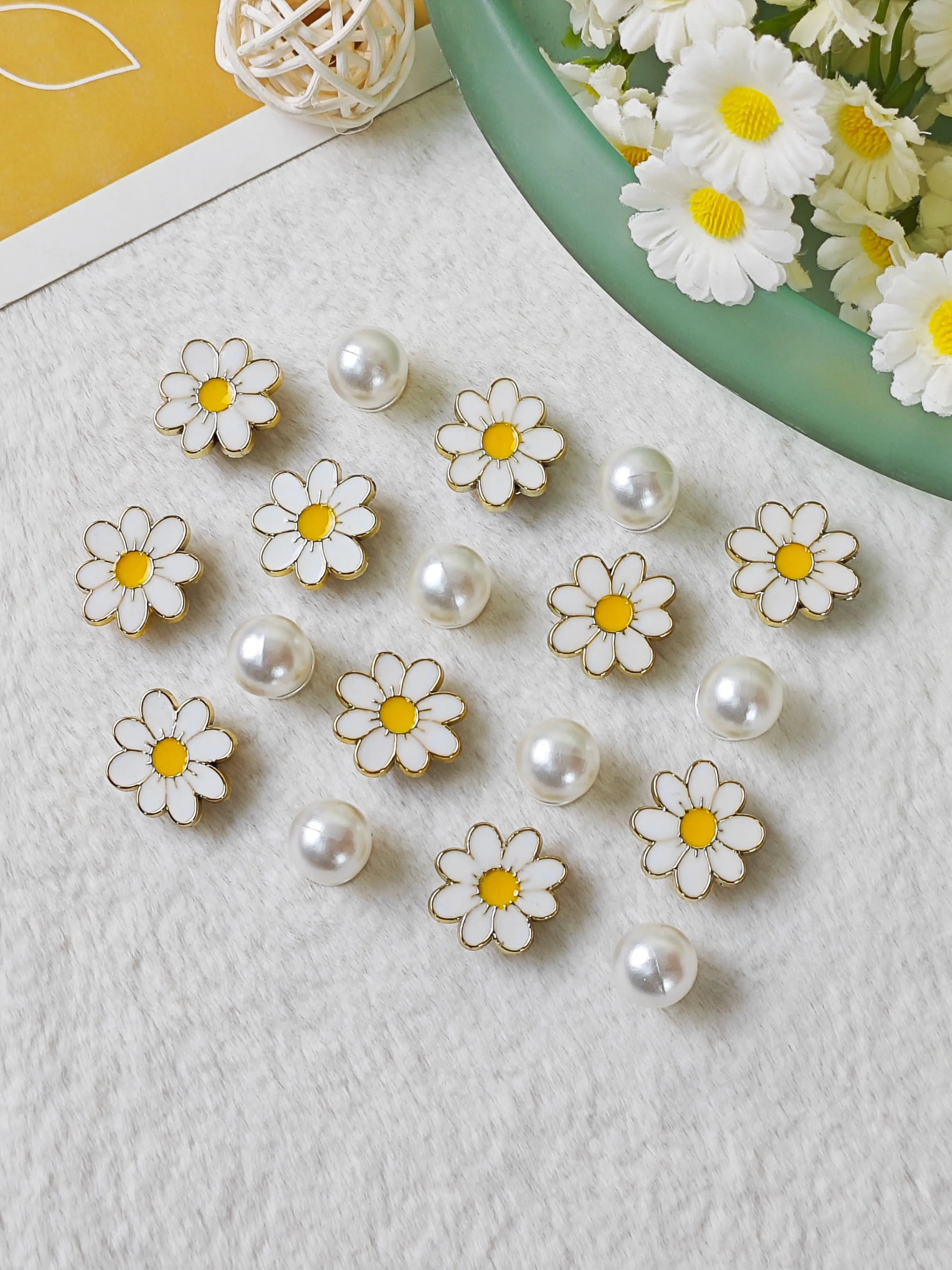 18pcs Decoration DIY Shoe Charms Set, Cute Small Flower Imitation Pearl Fashion Versatile Decorative Buckles, Cute Shoe Decorations, Shoe Embellishment Set, Perfect for Footwear Shoes Accessories