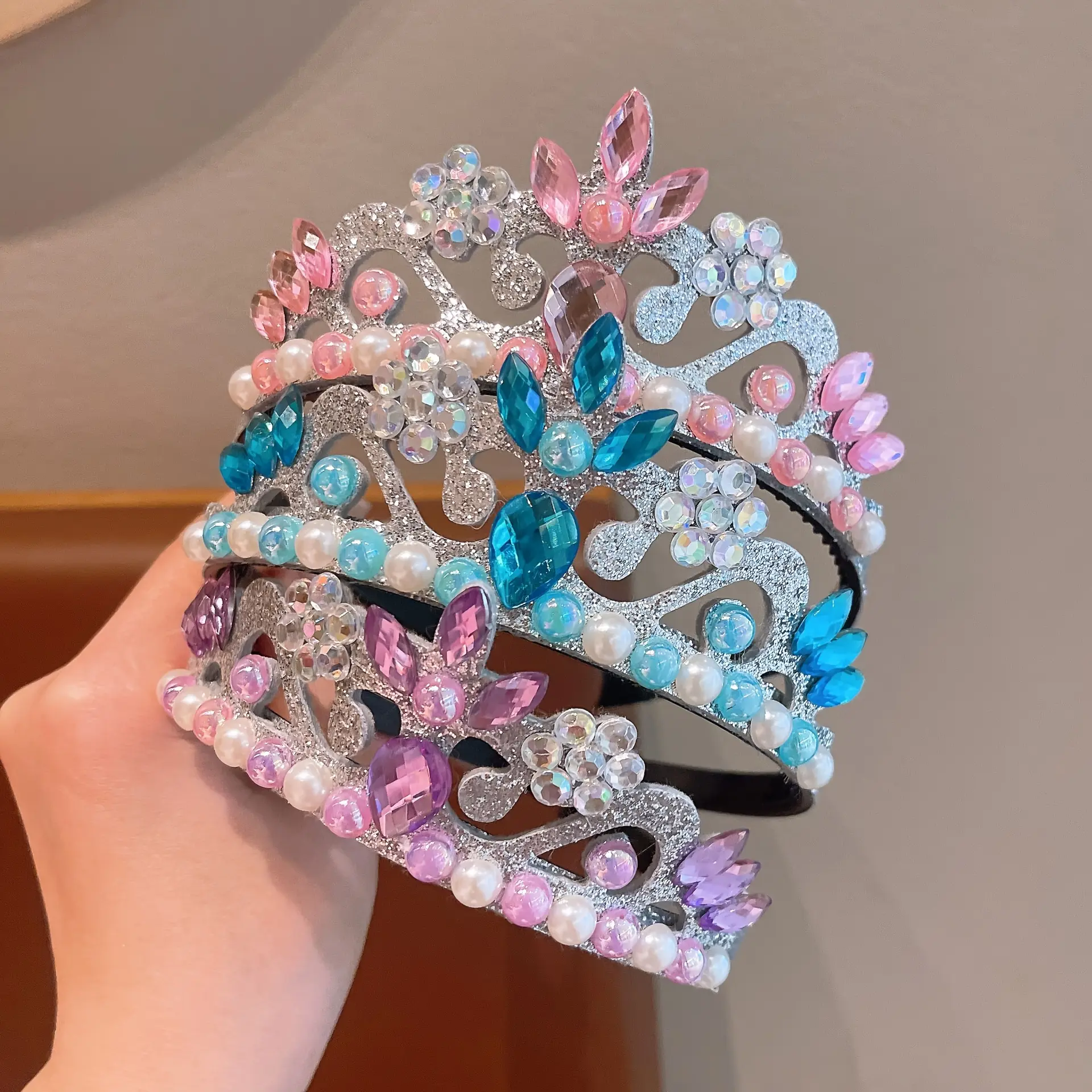 Princess Tiara Headband for Girls, Glamorous Rhinestone and Pearl Hair Accessory for Parties and Holidays, Perfect Gift