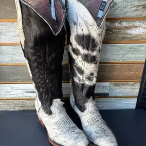 Women's Cowhide Boots Snip Toe - Stylish & Comfortable Western Wear