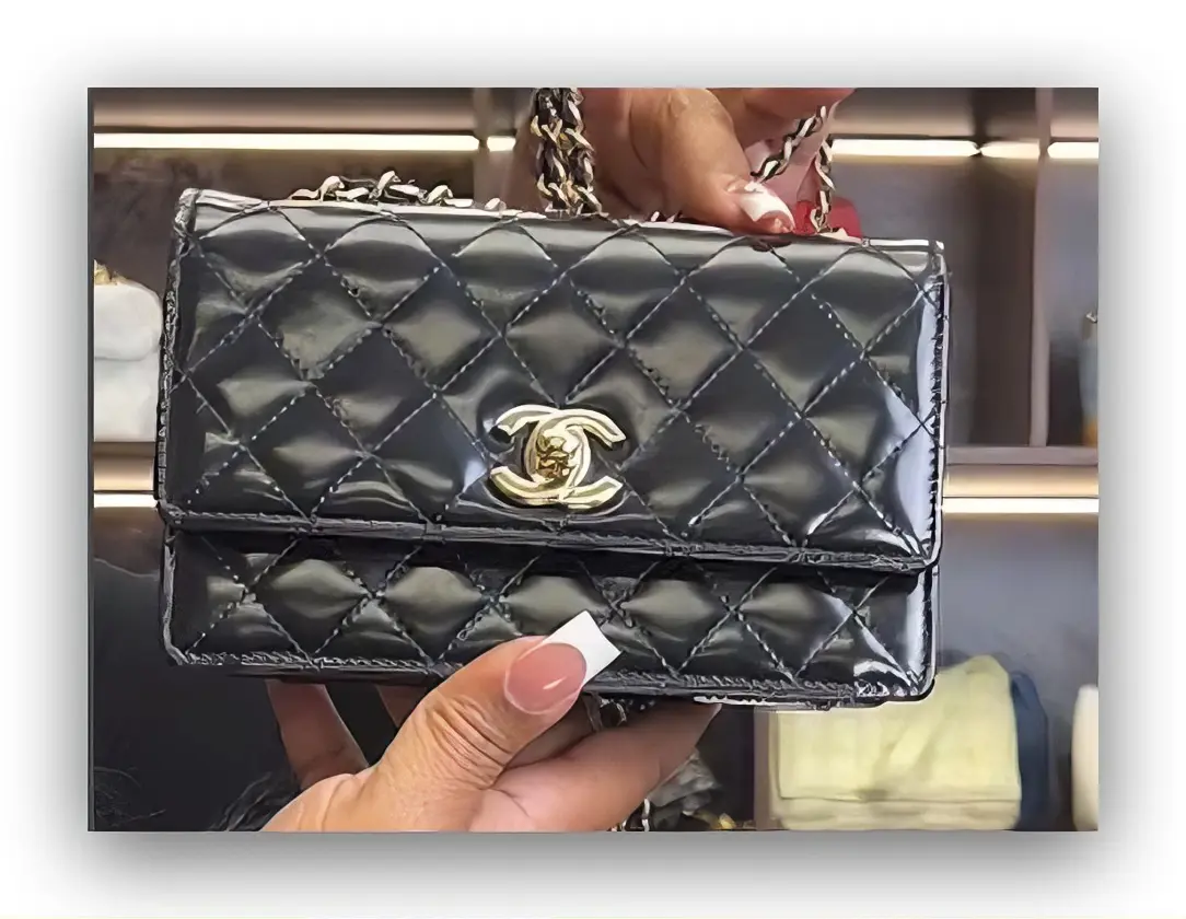 Pre-owned CHANEL Leather Rectangle Black Quilted Mini Bag with Gold Logo and Chain Strap