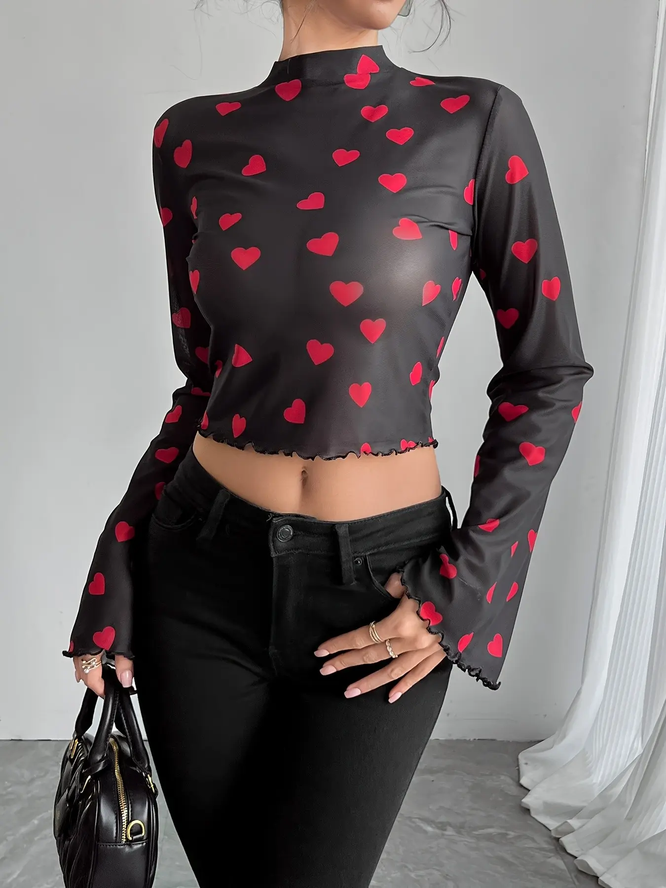 Heart Contrast Mesh Long Sleeve Top, Slim-Fitting Geometric Pattern, Short Waist Design, Elegant All Seasons Fashion