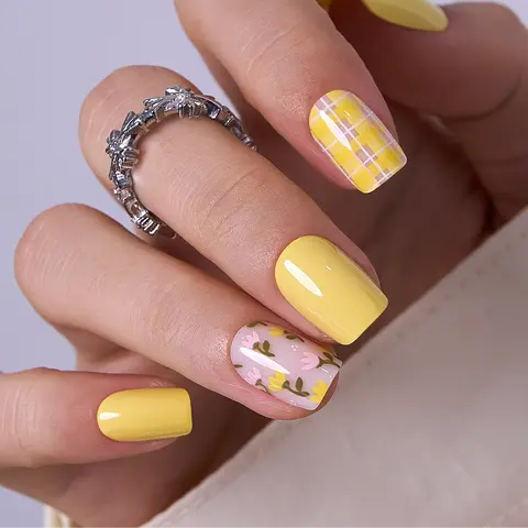 Sunny Bloom-On Nails – Soft Pastel Yellow with Delicate Pink and Yellow Floral Accents and Chic White Plaid Design, Short Square Shape, Easy to Apply, Durable and Reusable False Nails for Women, Perfect for Spring, Summer, Picnics, and Everyday Wear