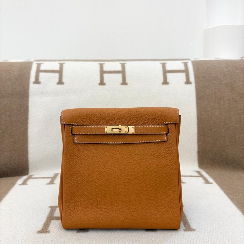 Pre-owned HERMÈS Leather Backpacks Hermes Kelly Ado Taurillon Clemence 1H Toffee (0728m3)
