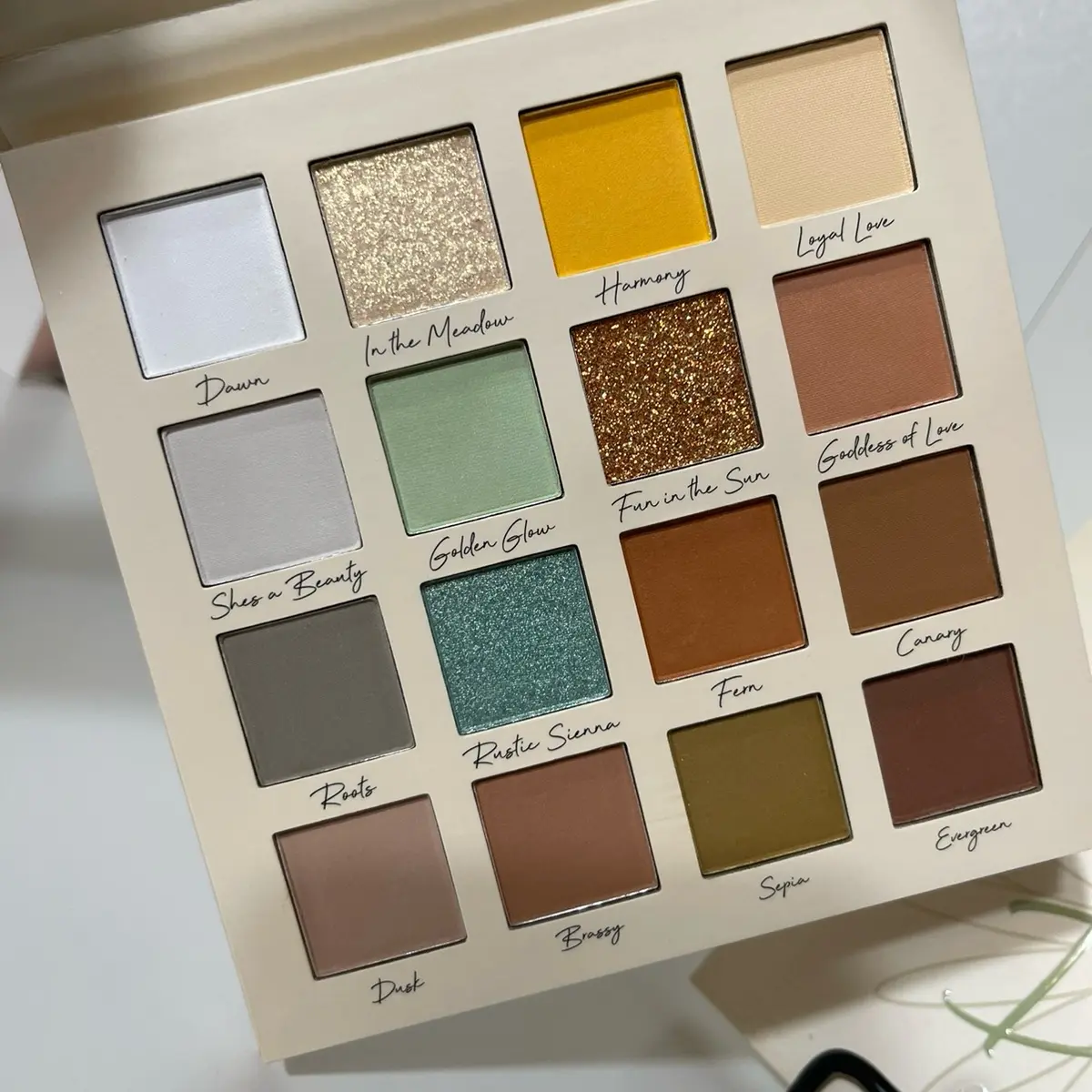 Daisy daze makeup palette