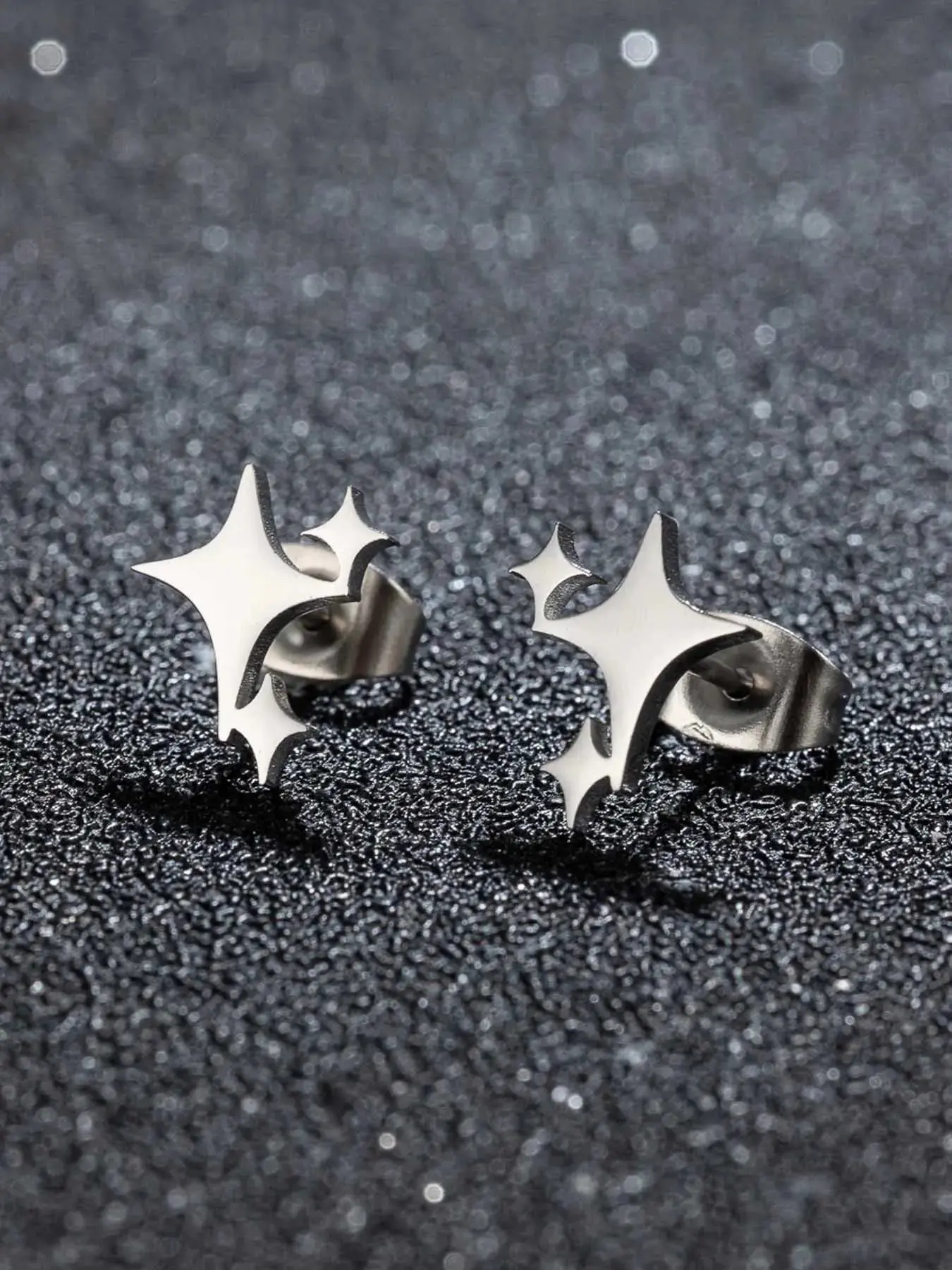 Simple hip-hop style couple earrings, fashionable street earrings, stud earrings jewelry, Ear Studs, Hypoallergenic Stainless Steel, High Quality Earrings, are the ideal choice for hip-hop enthusiasts and performers, suitable for both men and women.