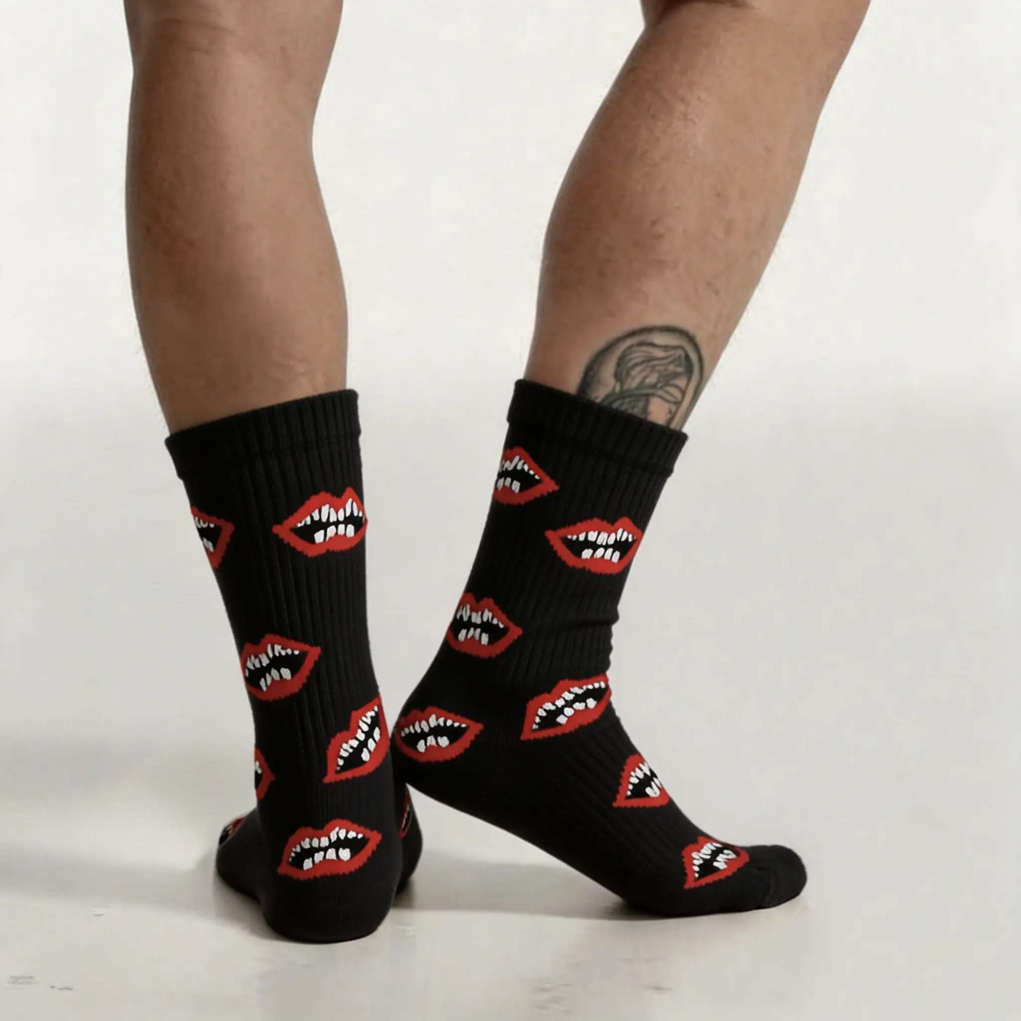 Pink lip socks, couple's outdoor sports socks, suitable for pairing with shark pants, yoga pants, sneakers, and casual shoes