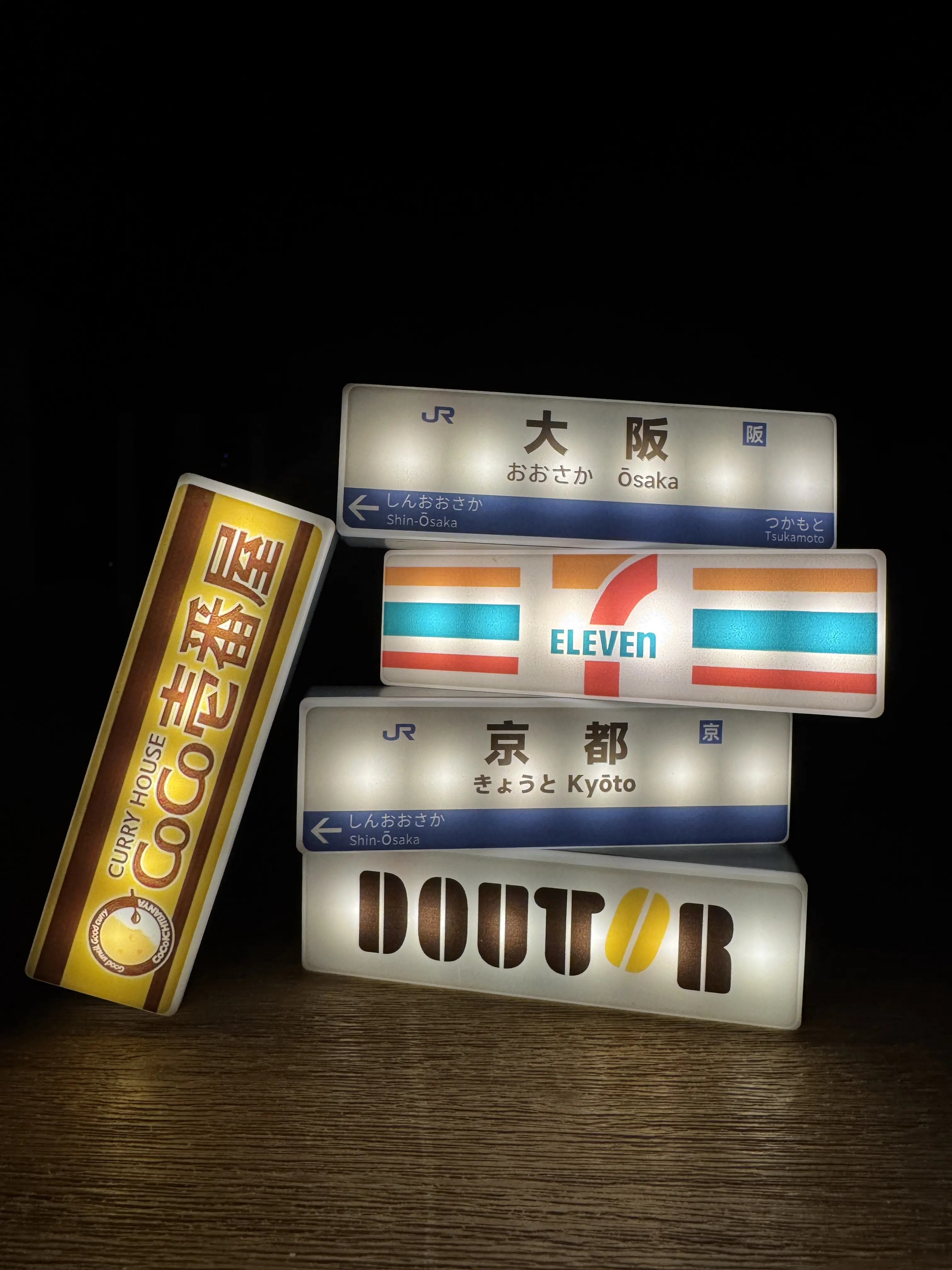 711 Japan LED fridge magnet – USB-C powered with multi-light modes