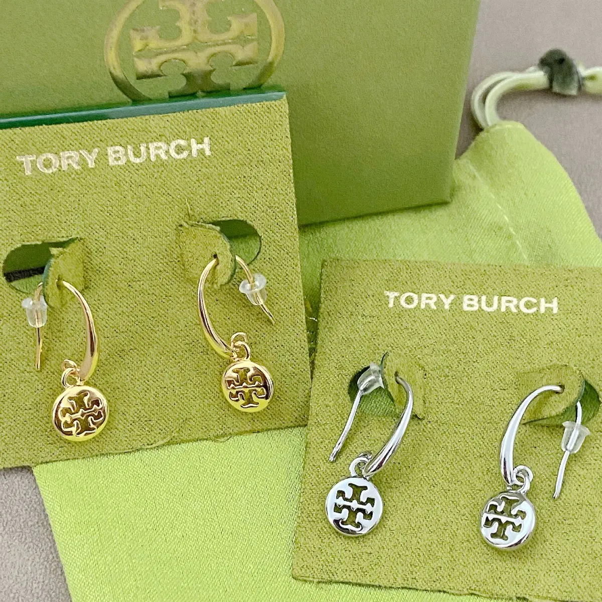Tory Burch Logo Disc Dangle Hoop Earrings, Classic Hollow Double‑T Charm Drop Earrings for Women, Daily Fashion Jewelry