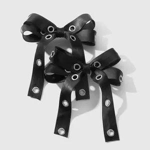 Set of 2 Y2K punk retro sweet‑cool dark gothic black leather hair clips with metal eyelets, double bows, and stud decorations; duckbill spring clips; DIY hair clip set suitable for women’s everyday wear and ideal as a holiday gift.