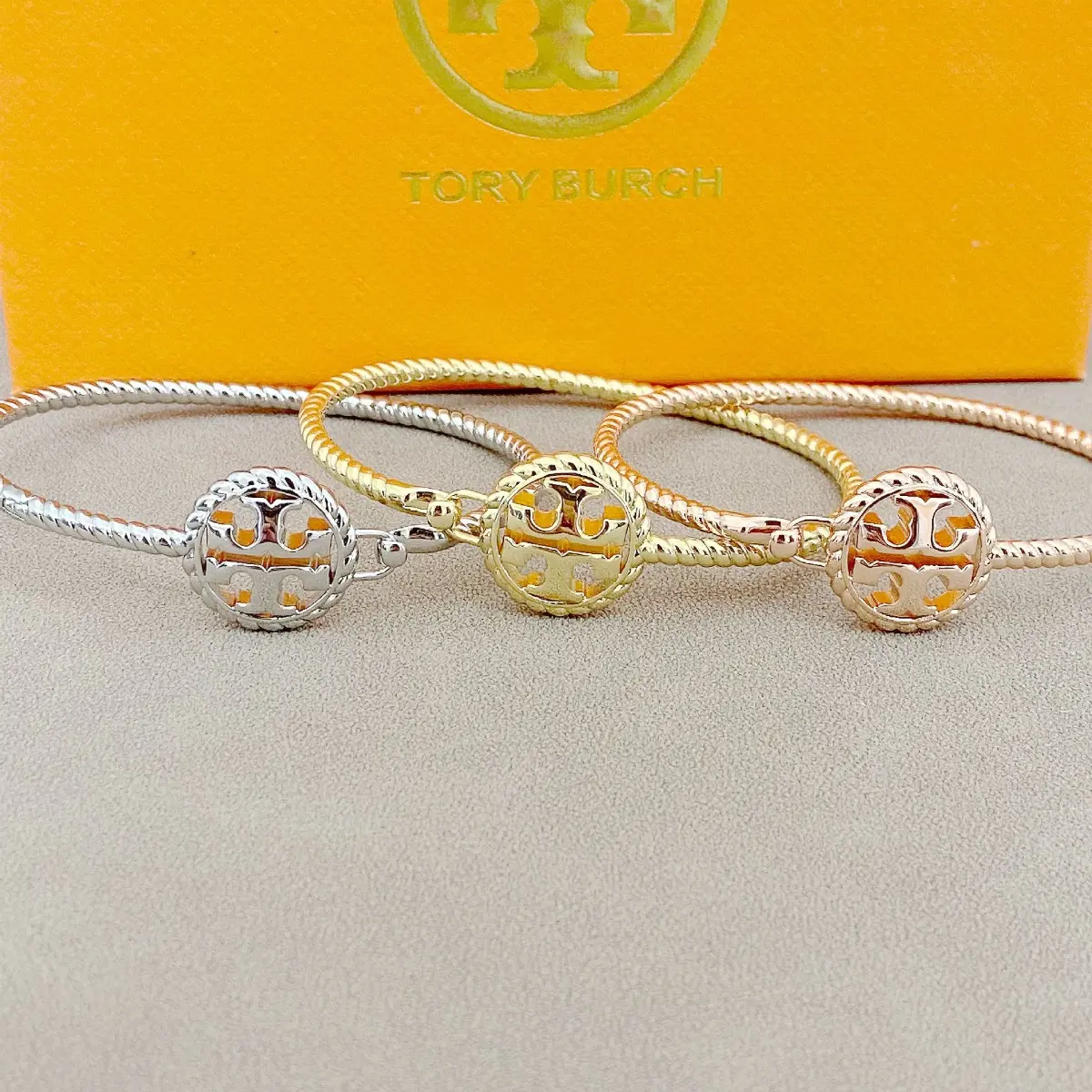 Tory Burch Double‑T Logo Hinged Bangle Bracelet, Twisted Rope Edge Round Disc Charm Open Bangle, Multi‑Tone Metal Women Fashion Jewelry Gift