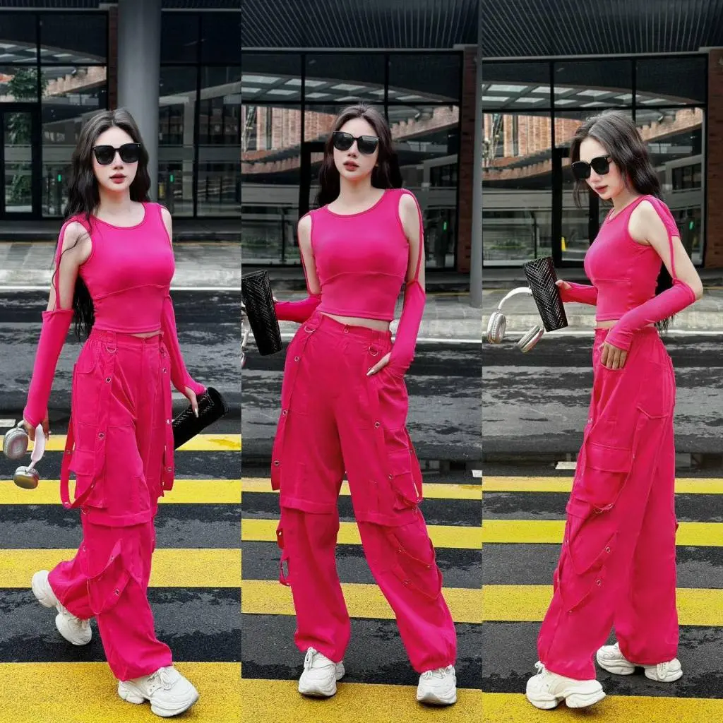 Hadong Women's sports set includes a personalized crop top in elastic, loose khaki jogger pants for gym, zumba, aerobics, dance
