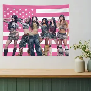 Tapestry Girl Group K-Pop Inspired Flag Tapestry Poster - Vibrant Pink & Black Aesthetic Wall Hanging Banner With 5 Members, Horizontal Dorm Room Decor For Bedroom, Living Room, Party Decoration, No Electricity Needed, Perfect Gift For Fans & K-Pop Lovers