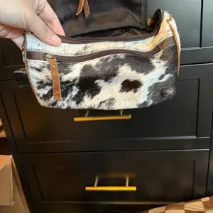 Cowhide toiletry bag with hook