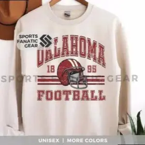 Oklahoma Football Crewneck, Sooners Vintage 80s Retro Style Football Shirt T-Shirt