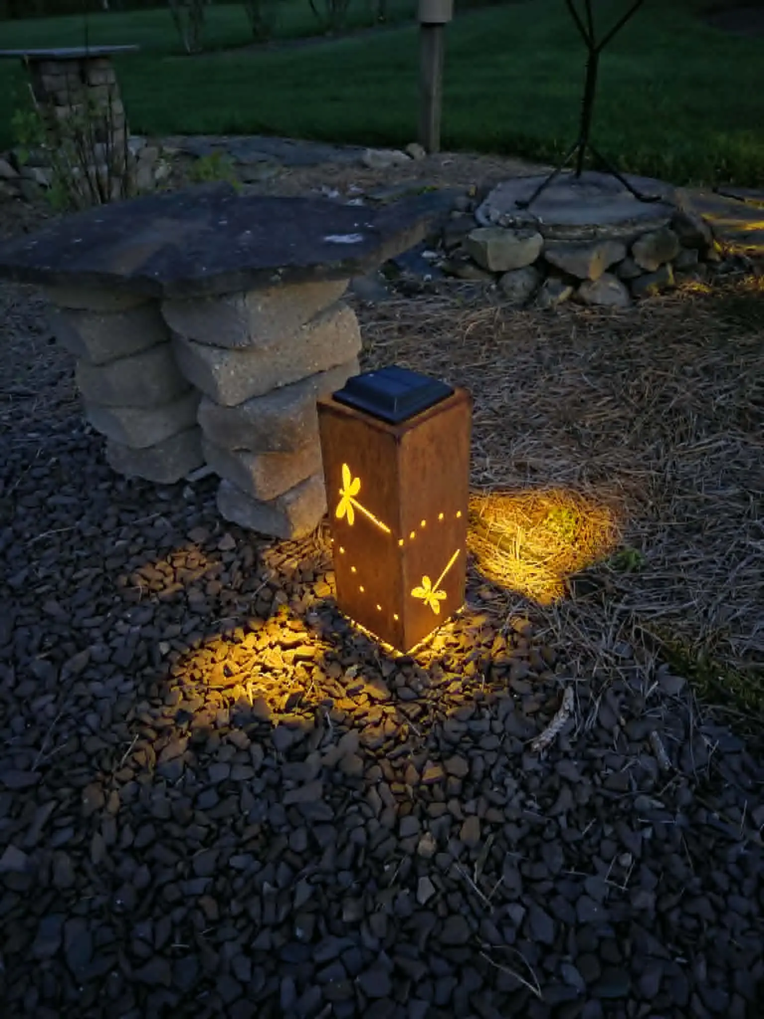Traditional Compact Solar Powered Dragonfly Pillar Light - 14-Gauge Cold Rolled Steel Freestanding Outdoor Garden Decor Sculpture for Home Improvement, Flower Beds Illumination, Rustic