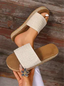 A pair of new large-size women's woven open-toe thick-soled slip-on sandals for outdoor wear, stylish, simple, comfortable, lightweight, casual, and fashionable Summer