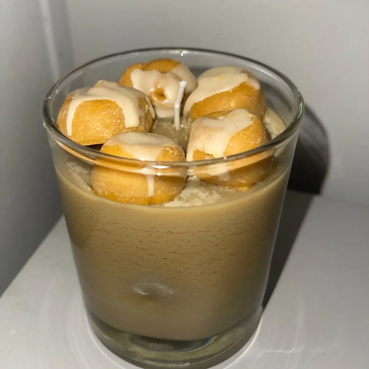 Soy cinnamon roll candle