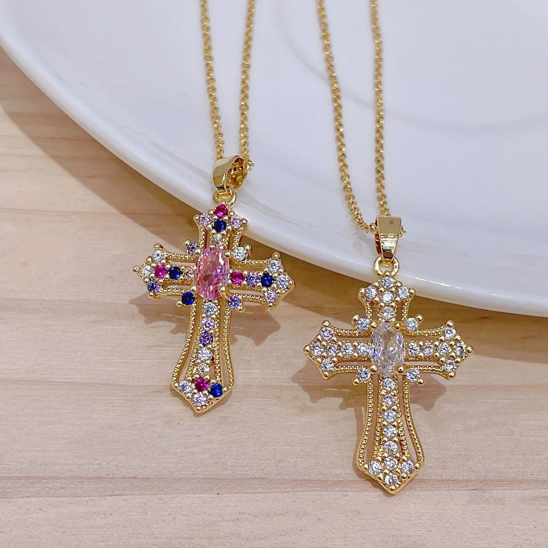 Fashion Light Luxury Cross Pendant Necklace for Women Elegant Charm Clavicle Chain Jewelry Accessories Girls Gift