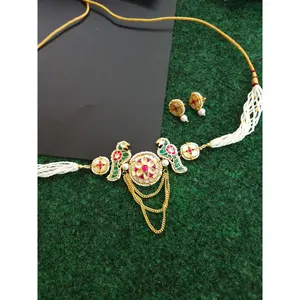 Aarvi pachi kundan necklace set