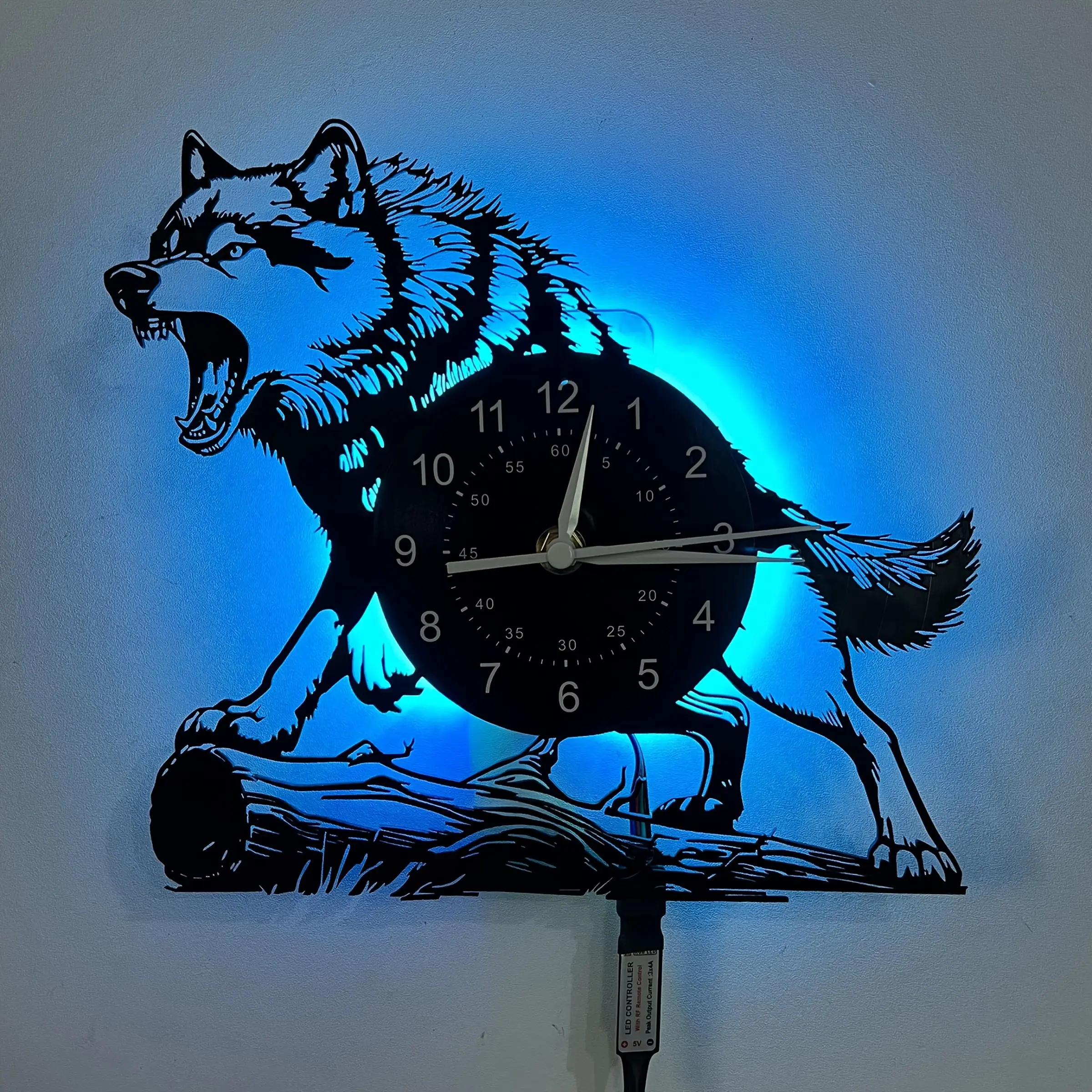 Ddzio Wolf Theme LED Wall Clock, Modern Simple and Decor, Lighted Wall Clock, Battery Powered, Ideal for Living Room, Bedroom, Kitchen, Office, Wall Clock Decorative