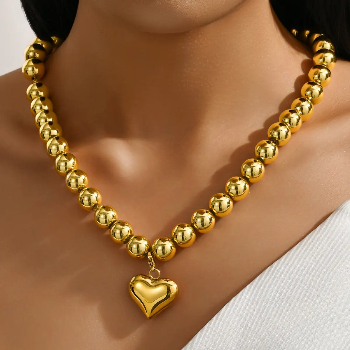 Love Ball Necklace, Gothic Exaggerated Bright Surface Large Ball Chain Heart Pendant Stainless Steel Women's Necklace Suitable for Wedding Banquet, Festival Party, Beach Vacation Accessories