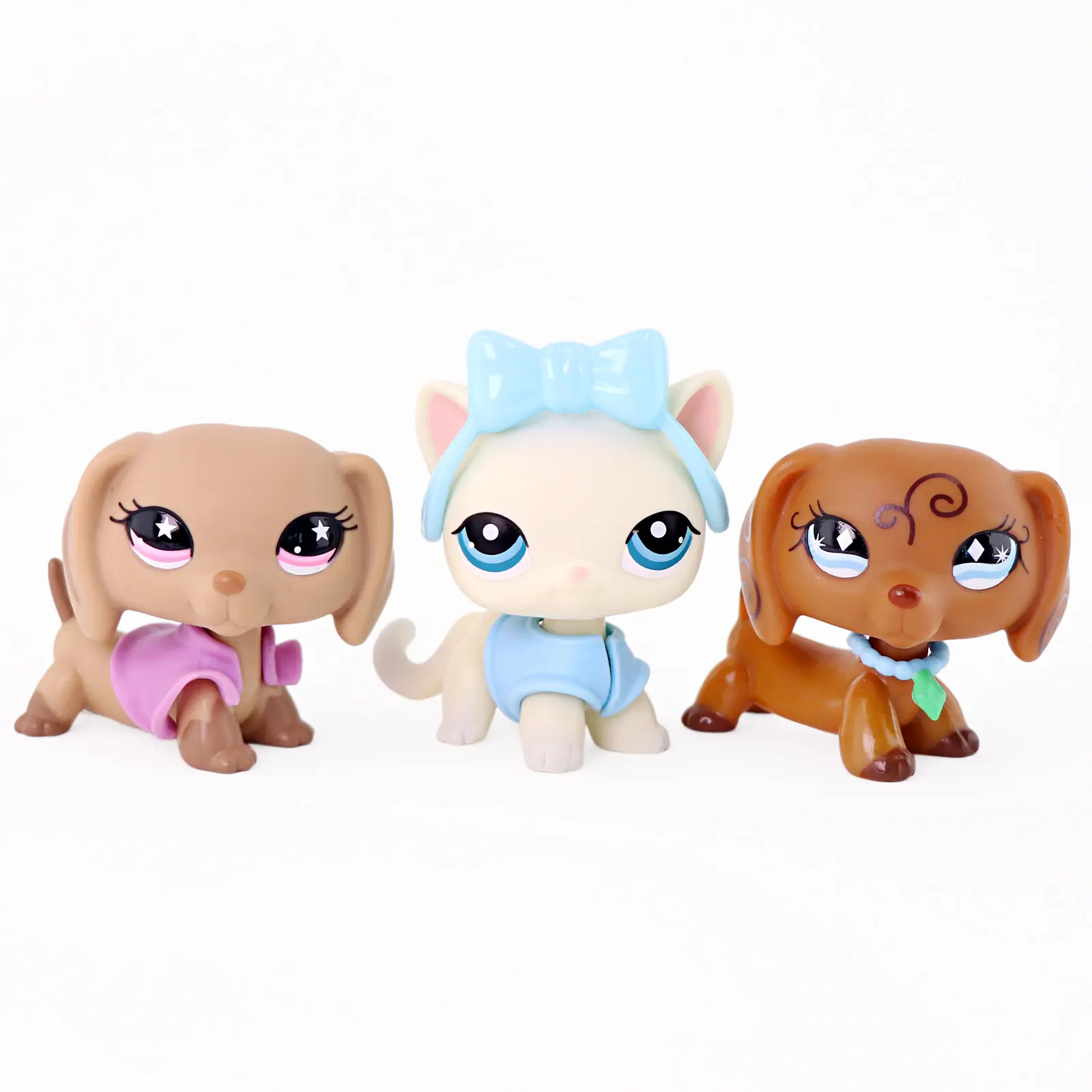 3 Pcs Mini Pet Figurines Set, 2 Dachshund Dogs & White Cat Collectible Figures with Dress Up Bow, Vest & Pendant Collar Accessories, Small Cartoon Animal Statues Playset for Kids, Birthday Party Favor, Dollhouse Mini Decor Ornaments